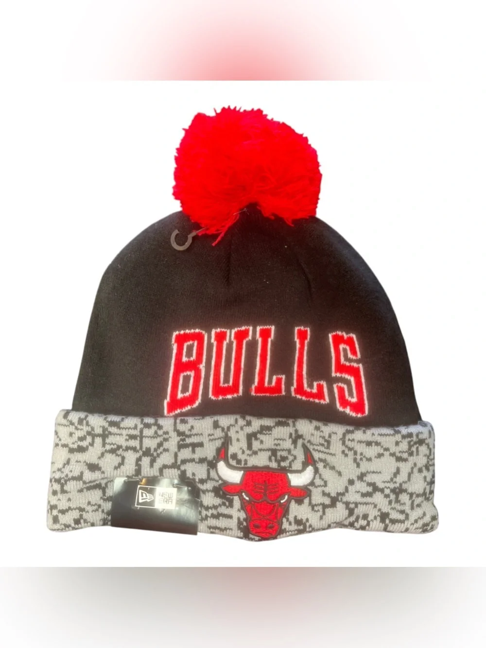 New Era Chicago Bulls oafa Pom Beanie - Black & Red